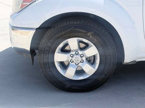Used 2009 Nissan Frontier SE w/ SE Value Truck Pkg RWD image 28