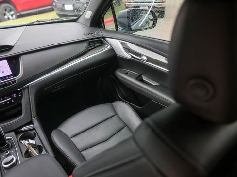 Certified 2023 Cadillac XT5 Sportv w/ Technology Package image 29