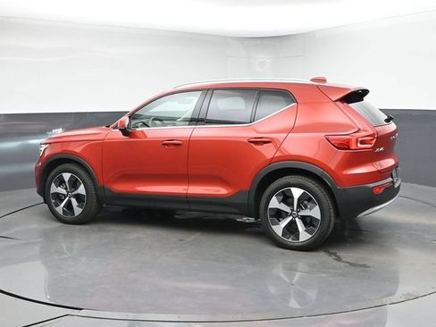 Used 2025 Volvo XC40 B5 Plus AWD/4WD image 7