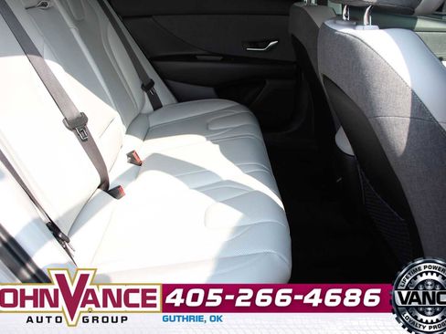 Used 2024 Hyundai Elantra Limited image 18