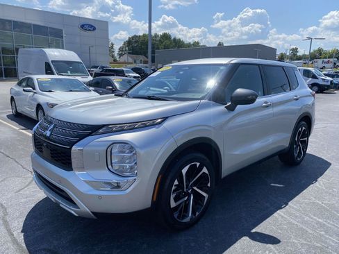 Used 2022 Mitsubishi Outlander SE AWD/4WD image 3