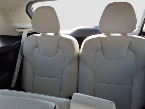 Used 2022 Volvo XC90 T6 Momentum w/ Climate Package AWD/4WD image 15