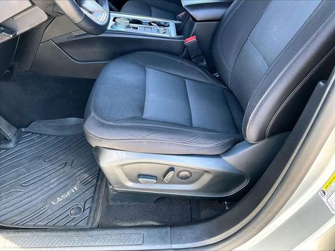 Used 2023 Ford Explorer XLT AWD/4WD image 33