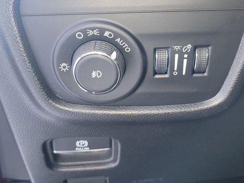 Used 2023 Jeep Grand Cherokee Limited w/ Black Appearance Package image 31