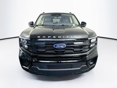 Used 2025 Ford Expedition Active AWD/4WD image 2