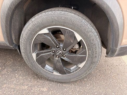 Certified 2025 Nissan Rogue SV AWD/4WD image 8