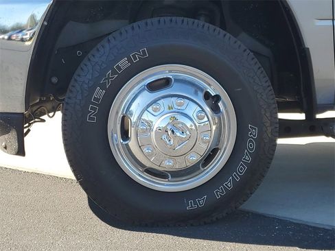 Used 2024 RAM 3500 Tradesman w/ Chrome Appearance Group image 10