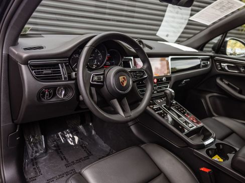 Certified 2026 Porsche Macan AWD/4WD image 4