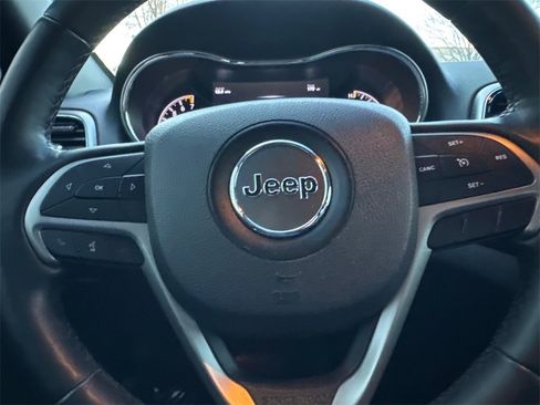 Used 2018 Jeep Grand Cherokee Altitude image 19