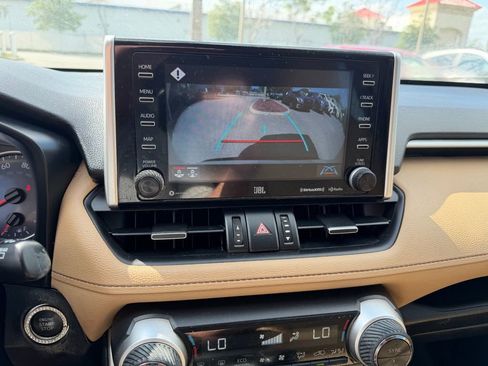 Used 2021 Toyota RAV4 XLE Premium image 31