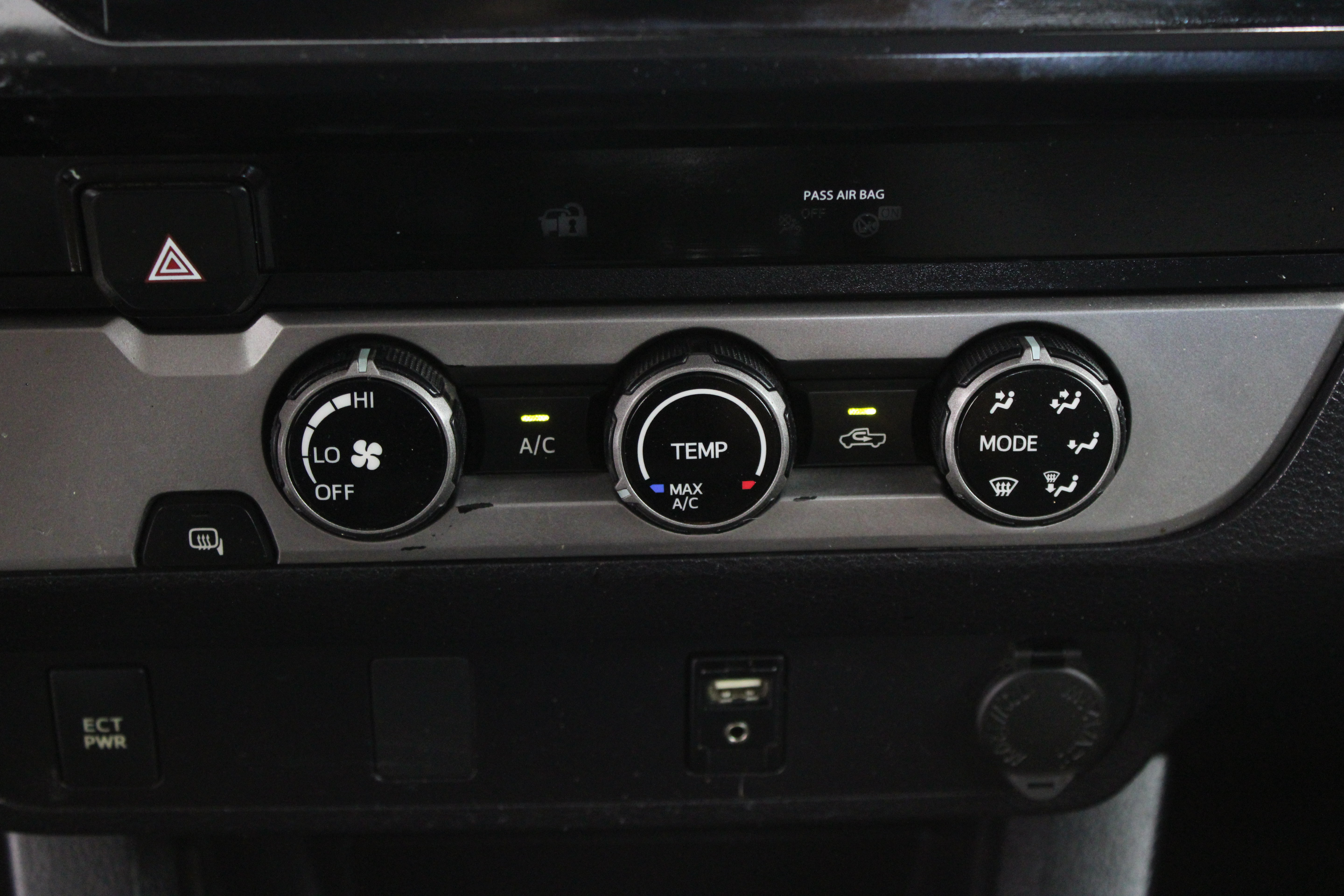 Used 2018 Toyota Tacoma SR RWD image 19