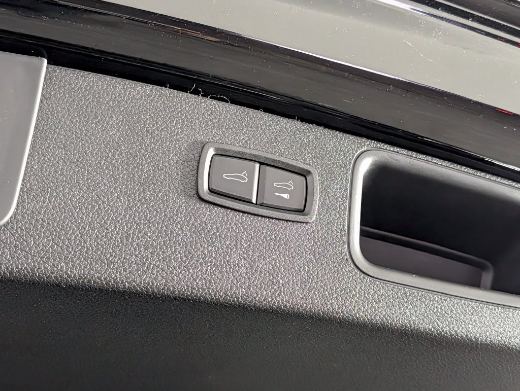 Certified 2026 Porsche Macan AWD/4WD image 18