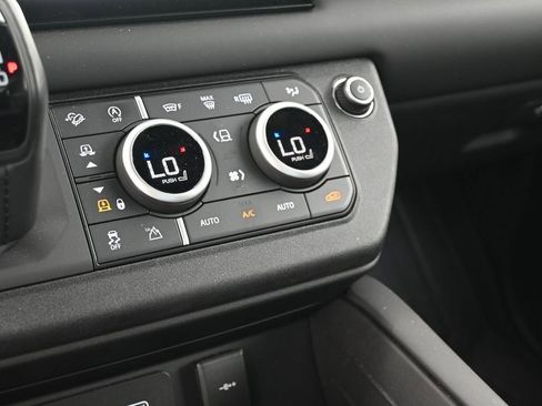 Used 2023 Land Rover Defender 90 V8 image 27