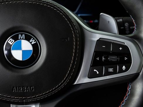 Used 2025 BMW X7 M60i image 11