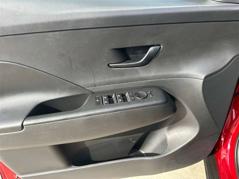 Used 2025 Hyundai Kona SEL image 13