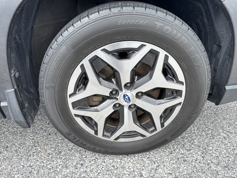Used 2019 Subaru Forester Premium AWD/4WD image 38