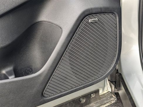 Used 2025 Mitsubishi Outlander SE image 14