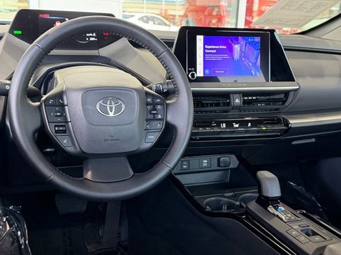 Used 2024 Toyota Prius LE FWD image 31