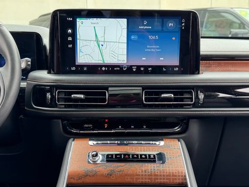 Used 2025 Lincoln Aviator Black Label AWD/4WD image 21