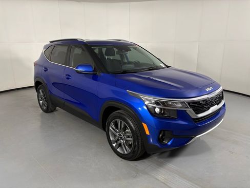 Used 2023 Kia Seltos S FWD image 2