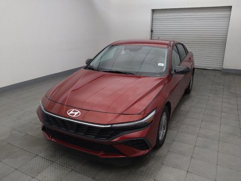Used 2025 Hyundai Elantra SE FWD image 15