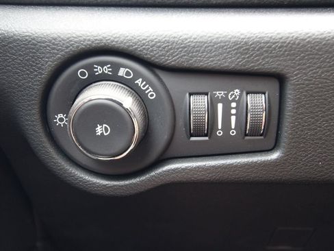 Used 2026 Chrysler Pacifica Select AWD/4WD image 22
