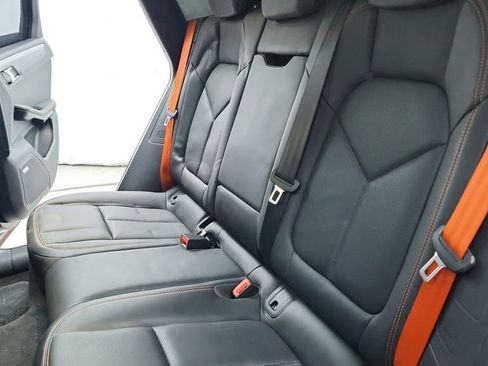 Used 2022 Porsche Macan image 38