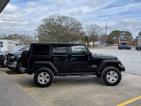 Used 2013 Jeep Wrangler Unlimited Sport image 4