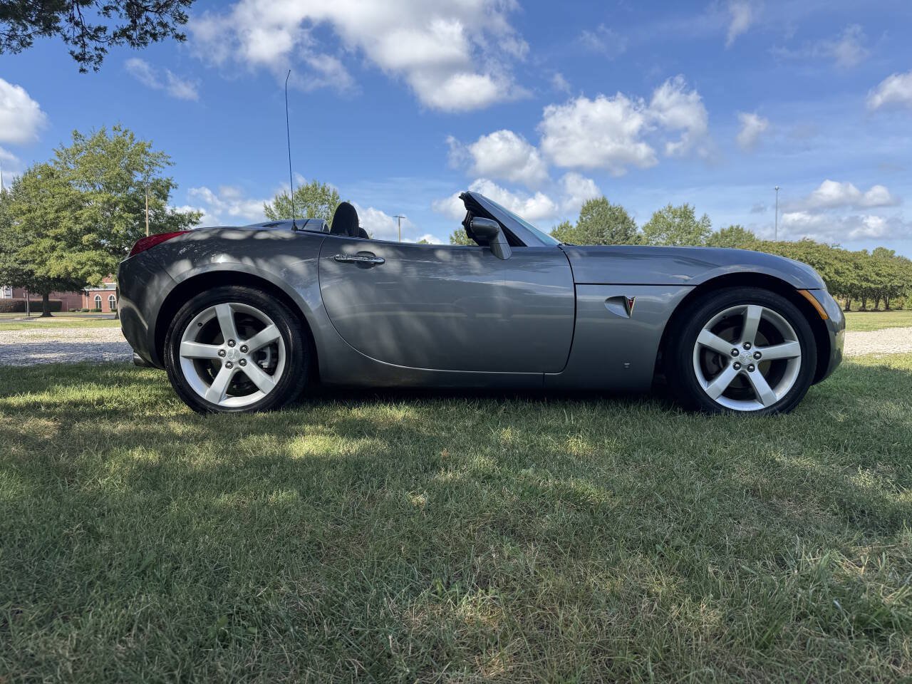Used 2006 Pontiac Solstice Convertible w/ Power Package RWD image 6