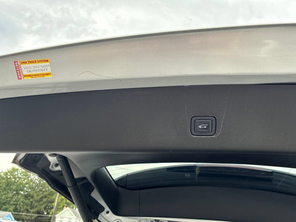 Used 2020 Chevrolet Traverse LT w/ LT Premium Package AWD/4WD image 46