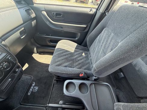 Used 2001 Honda CR-V LX image 25