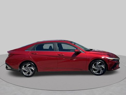 Used 2025 Hyundai Elantra SEL FWD image 6