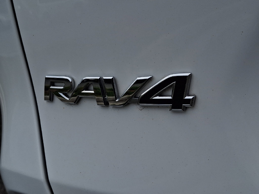 Used 2024 Toyota RAV4 XLE AWD/4WD image 25