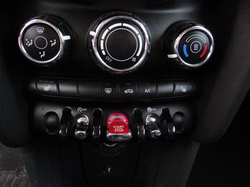 Used 2021 MINI Cooper 4-Door Hardtop image 11