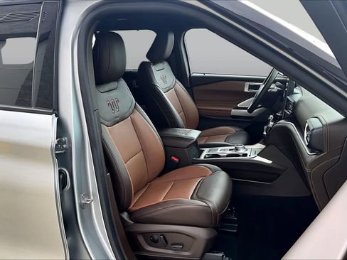 Used 2023 Ford Explorer King Ranch w/ Technology Package RWD image 9