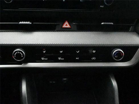 Used 2025 Kia Sportage LX image 7