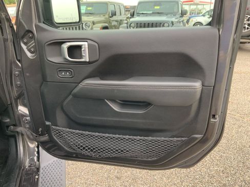 Used 2020 Jeep Wrangler Unlimited Sahara AWD/4WD image 55