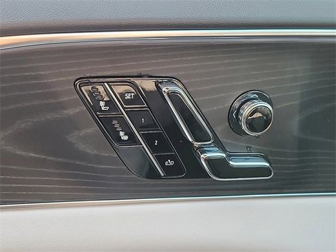 Used 2025 Cadillac Lyriq Luxury image 18