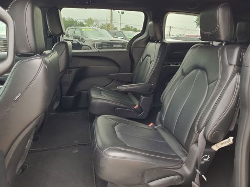 Used 2025 Chrysler Pacifica Select FWD image 26