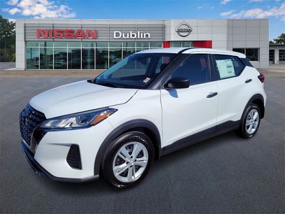 New 2025 Nissan Kicks Play S