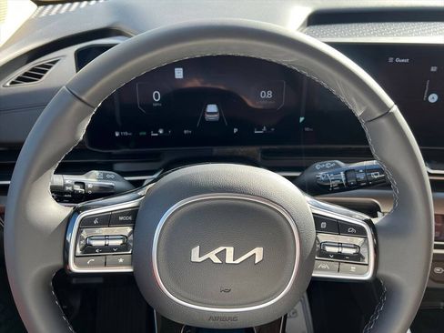 Used 2026 Kia Carnival SX w/ SX Dark Edition Package FWD image 11