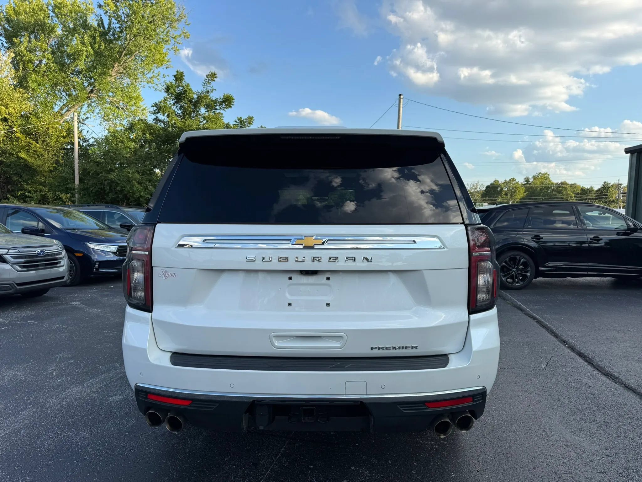 Used 2023 Chevrolet Suburban Premier w/ Advanced Technology Package AWD/4WD image 5