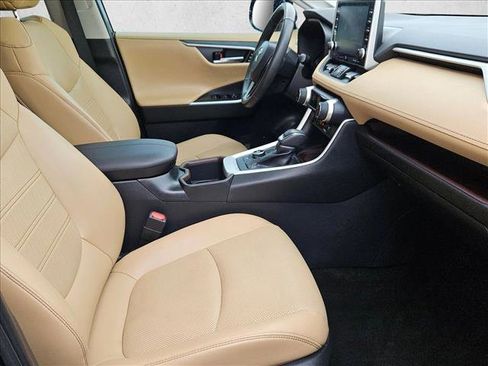 Used 2022 Toyota RAV4 Limited image 21