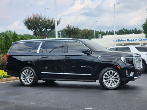 Used 2024 GMC Yukon XL Denali image 3