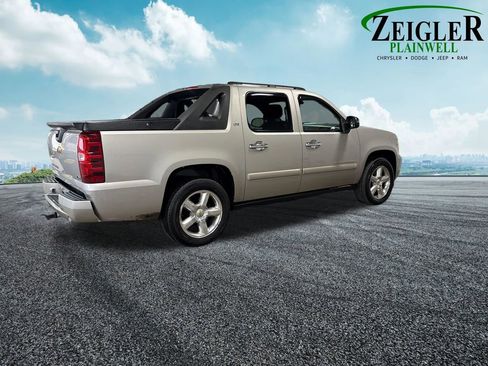 Used 2007 Chevrolet Avalanche LTZ w/ LTZ Preferred Equipment Group image 7