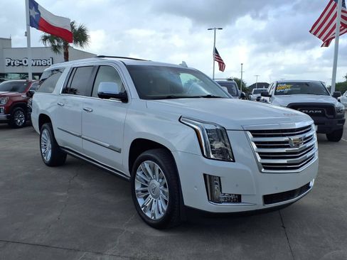 Used 2018 Cadillac Escalade ESV Platinum RWD image 3
