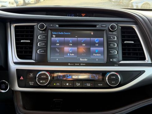 Used 2017 Toyota Highlander XLE image 23