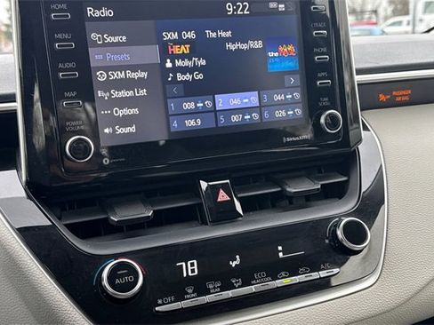 Used 2021 Toyota Corolla LE image 30