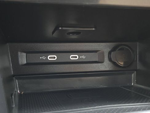 Used 2024 Volkswagen Tiguan SE image 29