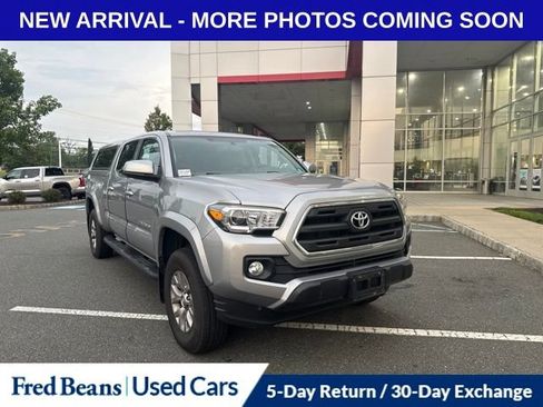 Used 2016 Toyota Tacoma SR5 w/ SR5 Appearance Package (SN) AWD/4WD image 1